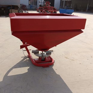 拖拉机带撒肥机 加厚铁桶施肥机农用多功能施肥神器自动洒化肥机