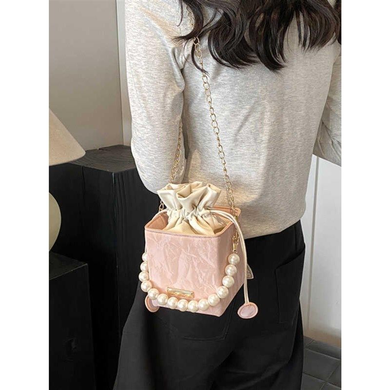 洋气小包流行2024新款时尚设计珍D珠百搭链条斜挎包单肩水桶通新,箱包皮具/热销女包/男包,小方包,淘宝优惠券,粉丝福利购,淘宝优惠卷