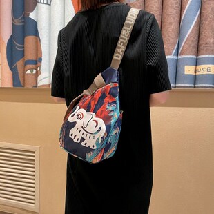 休闲包包女2024新款时尚百搭女士斜挎包运动小包高级轻便女式胸包