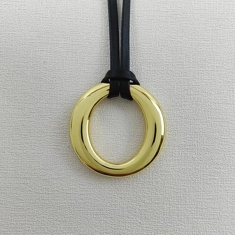 圆环光面吊坠项链设计感重工黑色可E调皮绳简约百搭高级感毛衣链