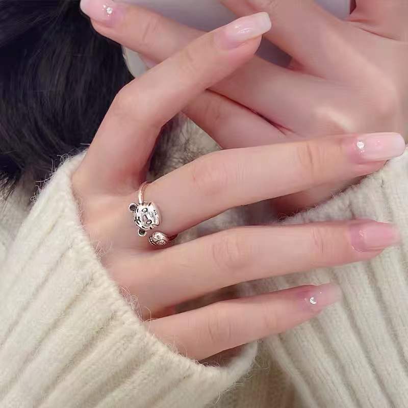 本命年小老虎钱袋戒指女复古高级感时尚精致不掉色开口尾戒轻奢
