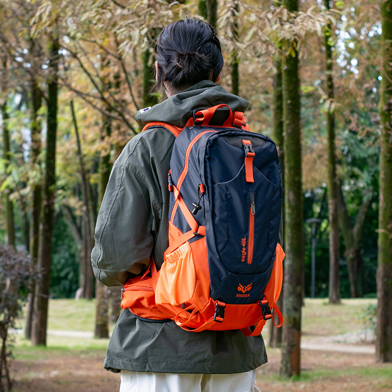户外登山包男士徒步旅行背包轻便悬浮背负爬山双肩包40升防水
