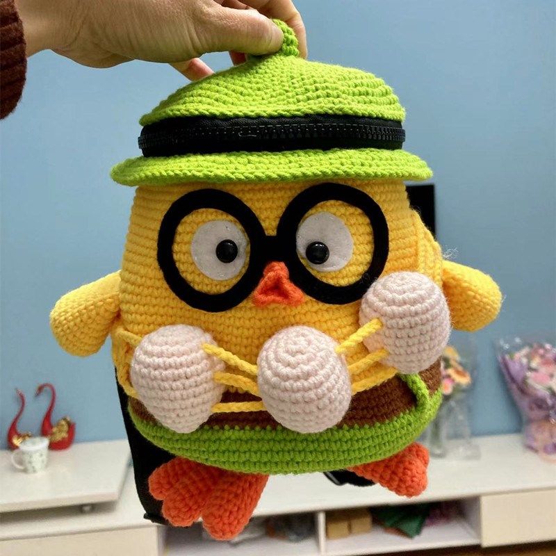 手工钩织小鸡背包毛线编织立体动物双肩包成品