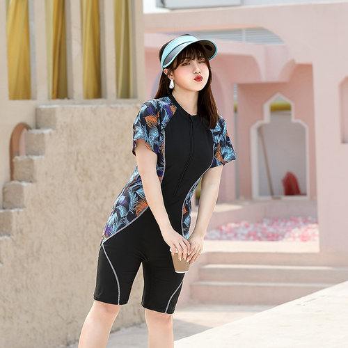 加大码胖mm2021款游泳衣女夏连体保守遮肚显瘦遮肉沙滩泳装200斤