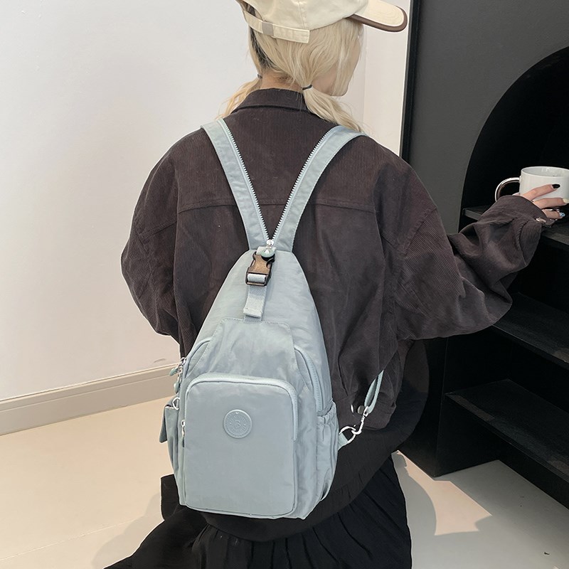 新款胸包女休闲旅行斜挎包大容量防水小背L包简约百搭日常通勤女