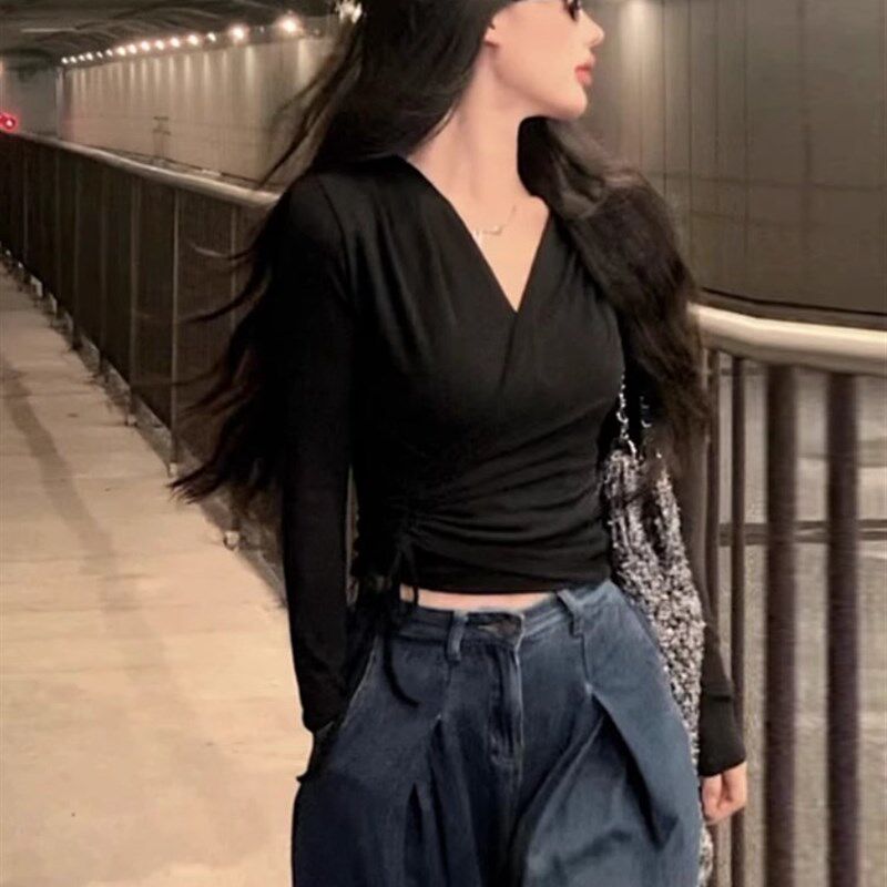 咖色正肩长袖T恤女n秋季不规则褶皱修身显瘦短款打底衫甜辣小上衣
