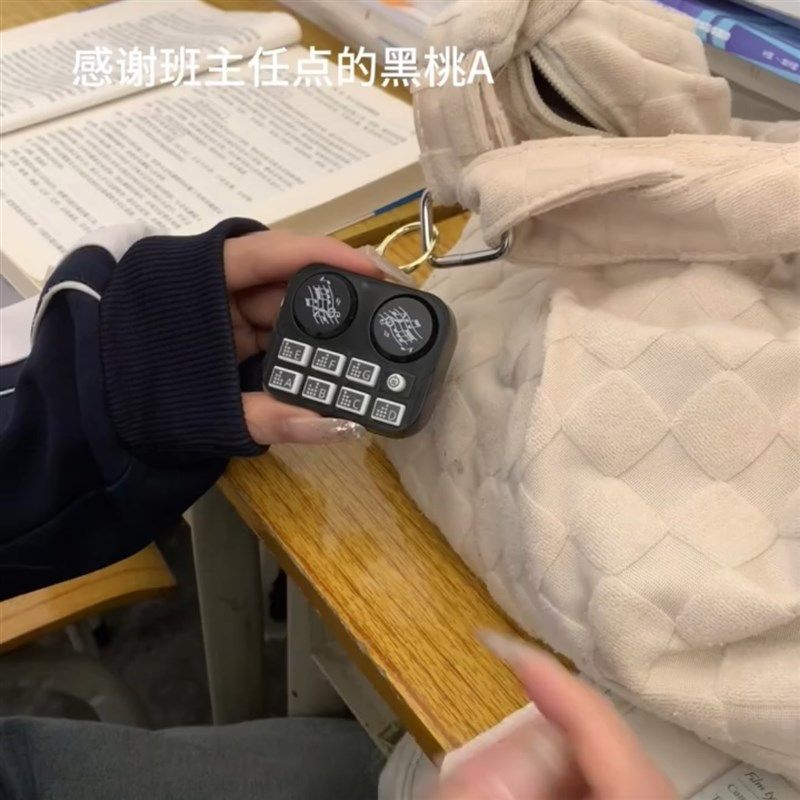 迷你打碟机钥匙扣包包挂件汽车钥匙挂件迷你乐器节奏机送朋友礼物,节庆用品/礼品,创意/设计玩具,淘宝优惠券,粉丝福利购,淘宝优惠卷