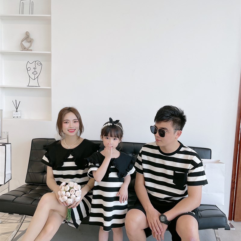 现货婴儿亲子装夏季一家三口w四口休闲条纹短袖上衣洋气母女装连
