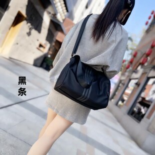 2024新款大容量洋气单肩斜挎女包韩版百搭秋冬旅行背包时尚枕头包