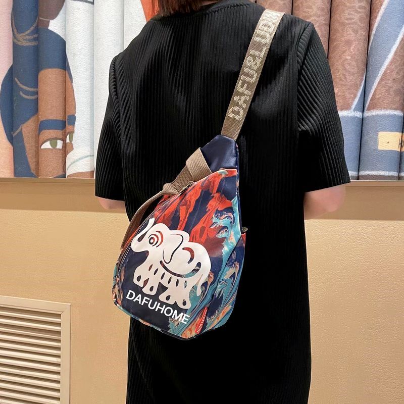 小包包女2024新款时尚百搭女士斜挎包轻便休闲洋气胸包流行高级感