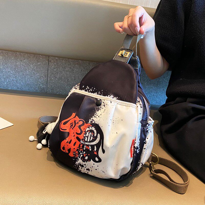 多用胸包女士2024新款三用休闲旅行防水牛津布印花迷你双肩小背包