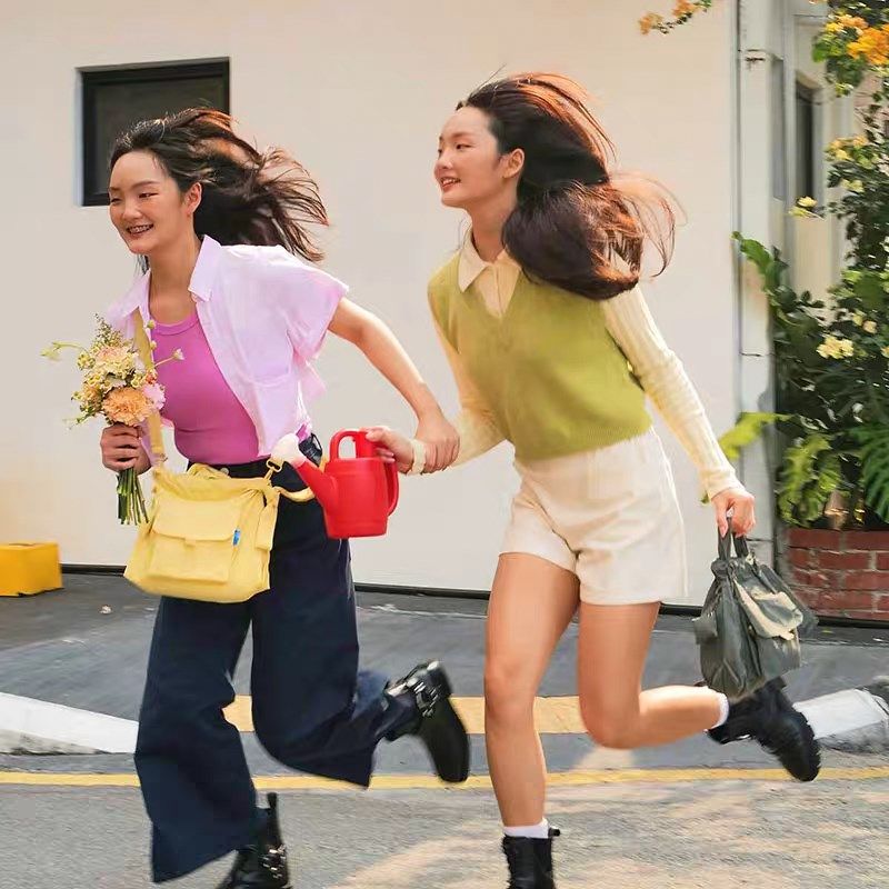 斜挎手提包女两用设计感小众上班通勤旅行超轻黄色尼龙洋气小包包