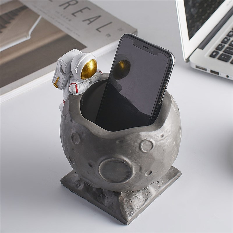 推荐Desk astronaut pen holder figurines for interior Decorat