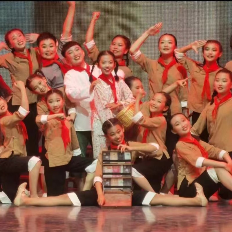 精选六一小荷风采红色先锋舞蹈演出表演服装舞P台道具中小学生爱