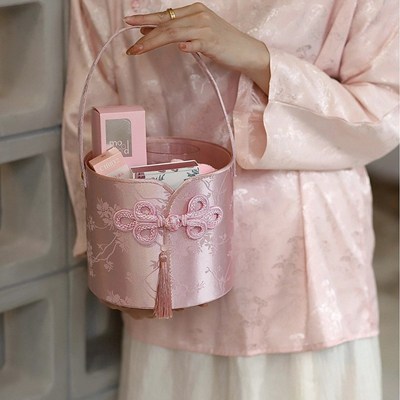 中式抱抱桶伴手礼喜糖盒子高级感新E中式流苏空盒伴郎伴娘礼品包