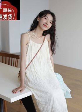 高级雪纺吊带裙2024新款宽松夏季小众褶皱显瘦内搭一字领连衣裙女