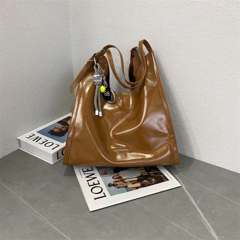 2024新款时尚油蜡皮水桶包通勤百搭大容量腋下单肩包休闲手提包女,箱包皮具/热销女包/男包,水桶包,淘宝优惠券,粉丝福利购,淘宝优惠卷
