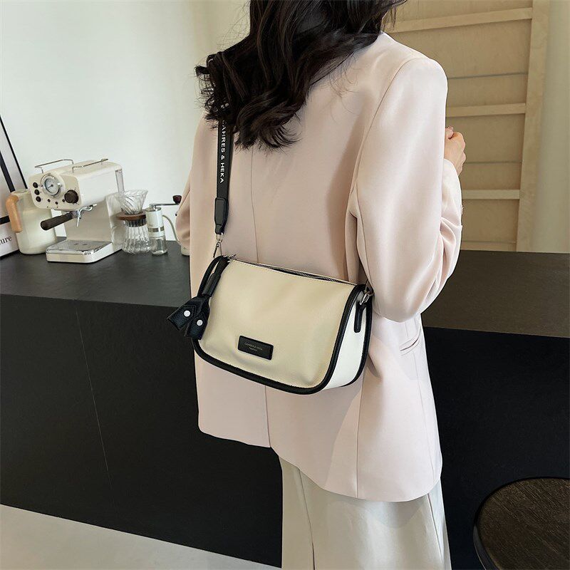 超火小包包女士2024新款宽肩带单肩包高级感小众百搭大容量斜挎包