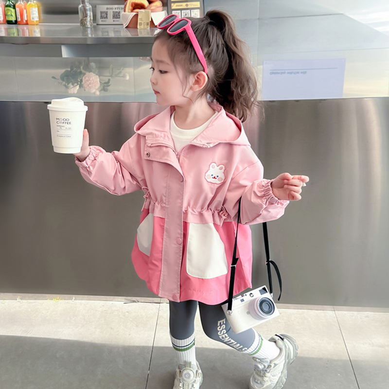 女童秋装外c套2023新款女孩洋派时髦宝宝春秋款儿童收腰连帽冲锋