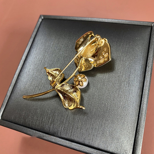 天然珍珠晕彩鲍贝玫瑰胸r针大衣毛衣胸花配饰领针情人节礼花朵别