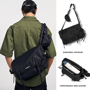 斜挎包男款大容量运动机能风挎包2024新款登山工装大学生单肩包女