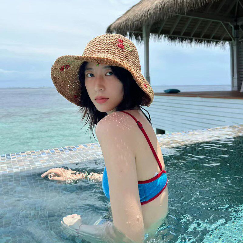 周雨彤泳衣女款超性感比基尼2023新款温泉女孩遮肉网红款保守分体