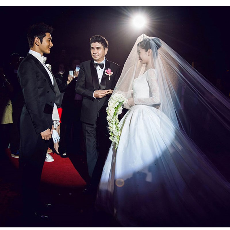 2020新款长款头纱新娘结婚头纱拖尾素纱白色主婚纱V拖尾头纱蓬蓬