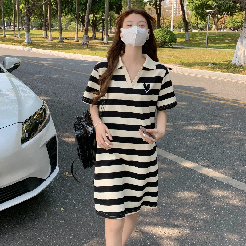 大码女装夏季新款胖妹妹中长款宽松显瘦短袖T恤条纹Polo领连衣裙