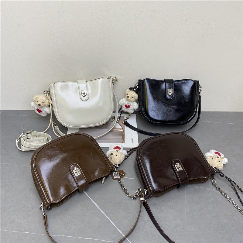 挚爱女包新款时尚油蜡皮半圆包女单肩包洋气小众斜挎马鞍包腋下包,箱包皮具/热销女包/男包,马鞍包,淘宝优惠券,粉丝福利购,淘宝优惠卷