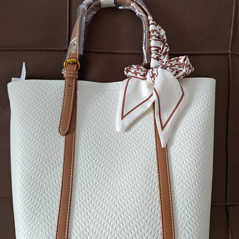 纯皮女包压花纹路设计感水桶包大容量斜挎包小众设计单肩腋下包