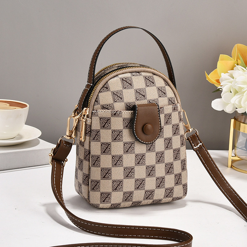 放手机的小包手机包2024新款包包斜挎小包女时尚小挎包百搭送妈妈,箱包皮具/热销女包/男包,手机包,淘宝优惠券,粉丝福利购,淘宝优惠卷