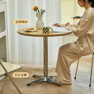 实木小户型餐桌简约家用休闲洽谈桌现代北欧网红圆形桌子