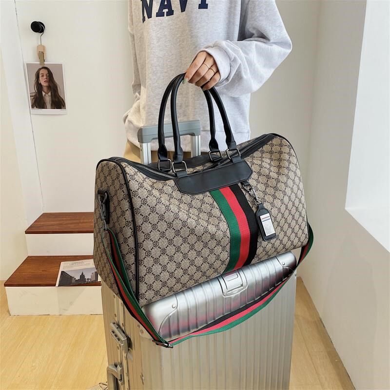 2025新款短途旅行包女手提斜挎包大容量轻便健身包百搭旅游单肩包