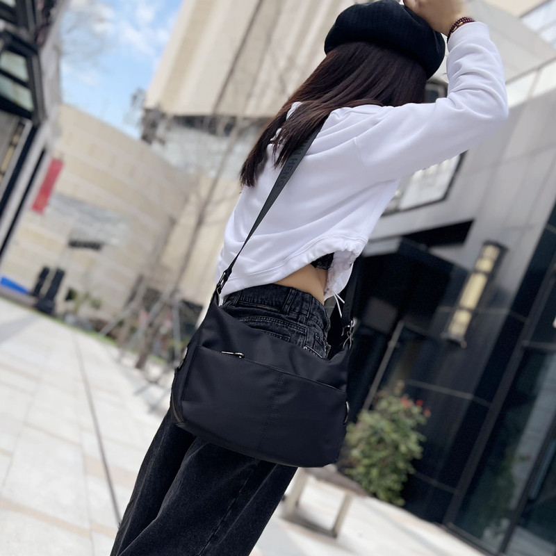 日韩新款斜挎高级感尼龙女包双拉链多夹层单肩包横款休闲大容量潮