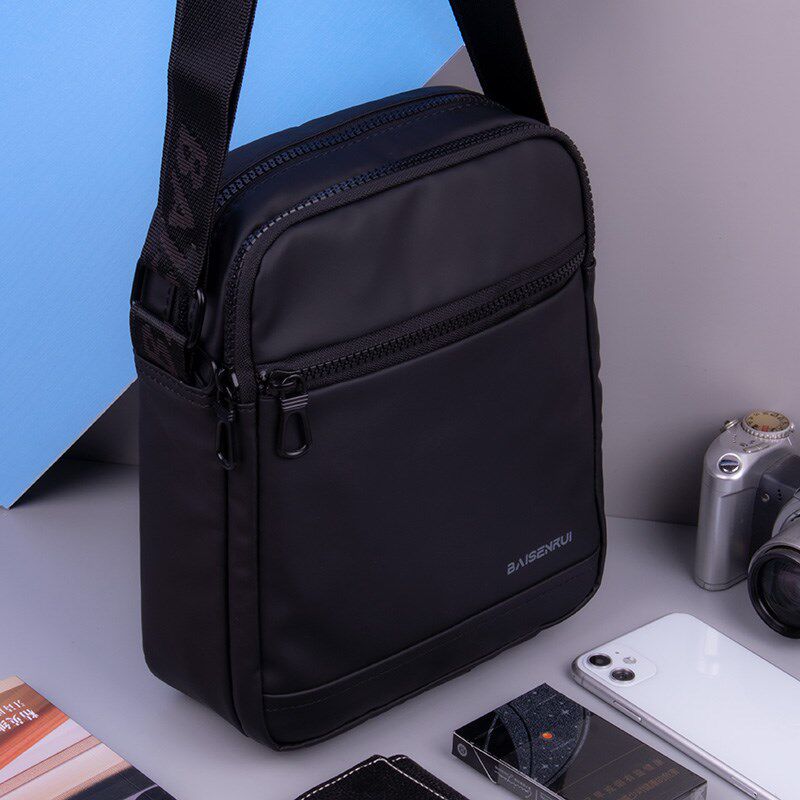 男士斜挎包男单肩包男生背包大容量休闲通勤包男款防水牛津布男包