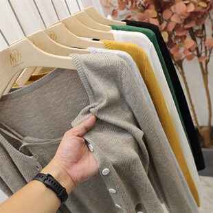 开衫加吊带两件套女早春2024新款温柔风短款毛衣外套薄款气质上衣