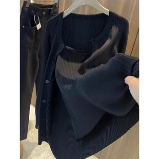 两件套时尚 显瘦吊带背心减龄休闲上衣小众慵懒风舒适 纯色针织开衫