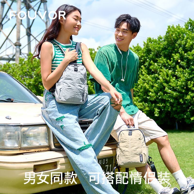 双肩包迷你轻便户外运动休闲包旅行出差行李包学生书包电脑背包
