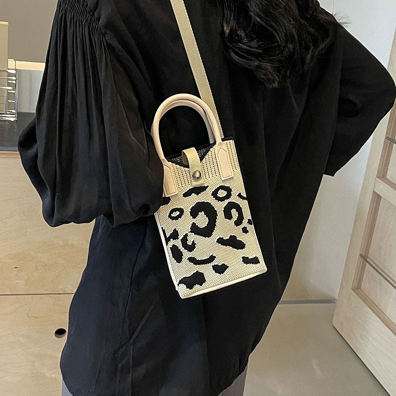 小众设计针织包包女2024夏季新款小手提包百搭迷你编织斜挎手机包