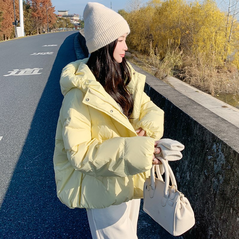 超好看绿色羽绒服女l短款2024新款冬季女款小个子女士今年流行爆
