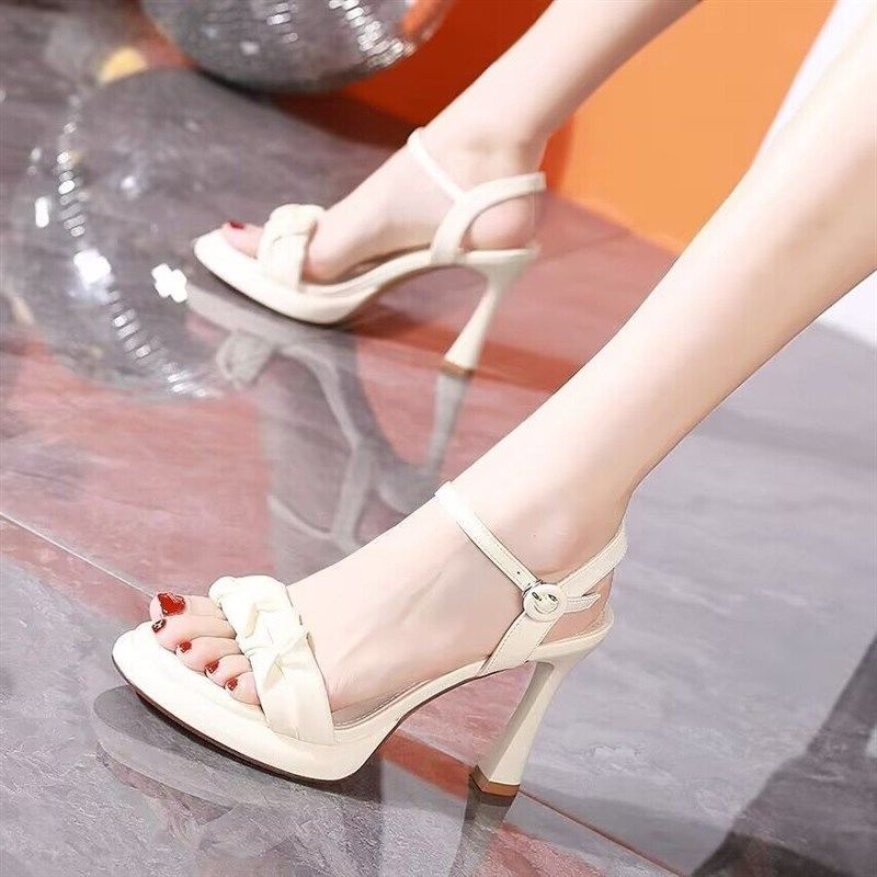 仙女风时尚褶皱细跟露趾高跟鞋女2024新款夏季外穿气质一字带凉鞋,女鞋,一字带凉鞋,淘宝优惠券,粉丝福利购,淘宝优惠卷