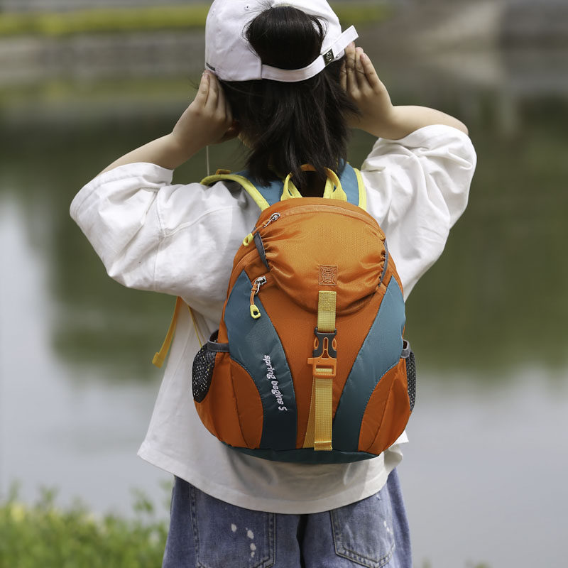户外儿童后揹包女超轻便大容量休闲登山包小学生旅行春游小揹包男