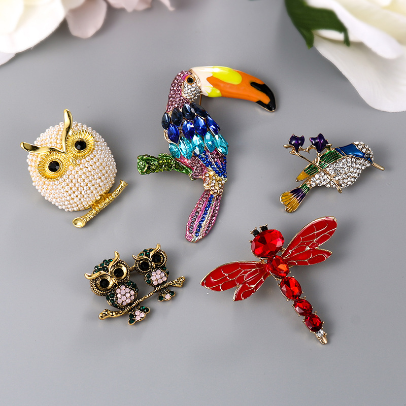 韩版卡通胸针文艺清新胸花时尚镶水钻珍珠别针个性毛衣西服扣针潮