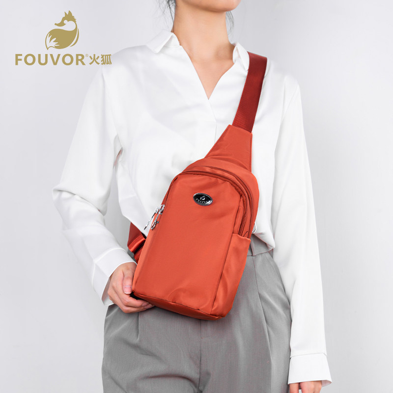 时尚胸包女2021新款胸前斜挎包轻便休闲小包包秋冬女士牛津布背包