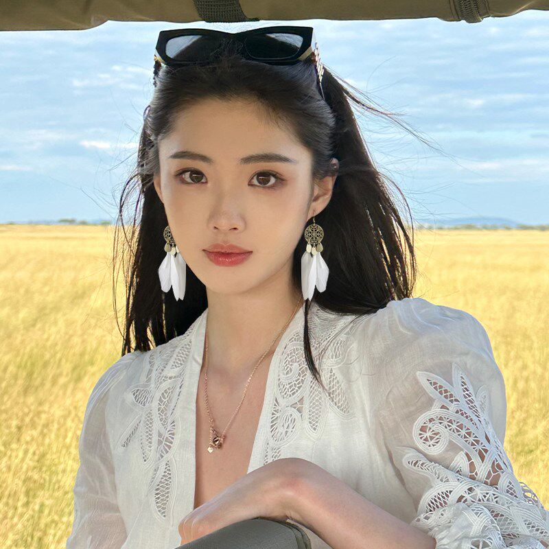 白色羽毛长款耳夹无耳洞女新款小众独特民族风高级感耳坠夸张耳饰