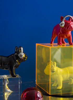 包豪斯未来风红色耳机斗牛犬狗雕塑陶瓷银色相机客厅艺术简约摆件