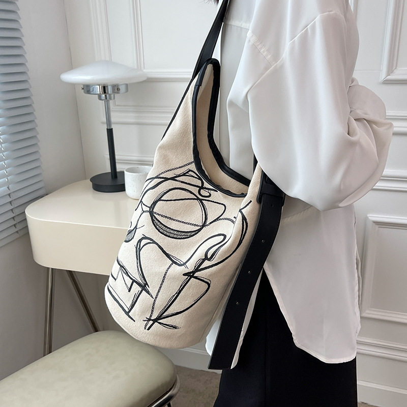 小众设计帆布包包女2023秋冬流行新款潮百搭斜挎包时尚单肩水桶包,箱包皮具/热销女包/男包,通用款女包,淘宝优惠券,粉丝福利购,淘宝优惠卷