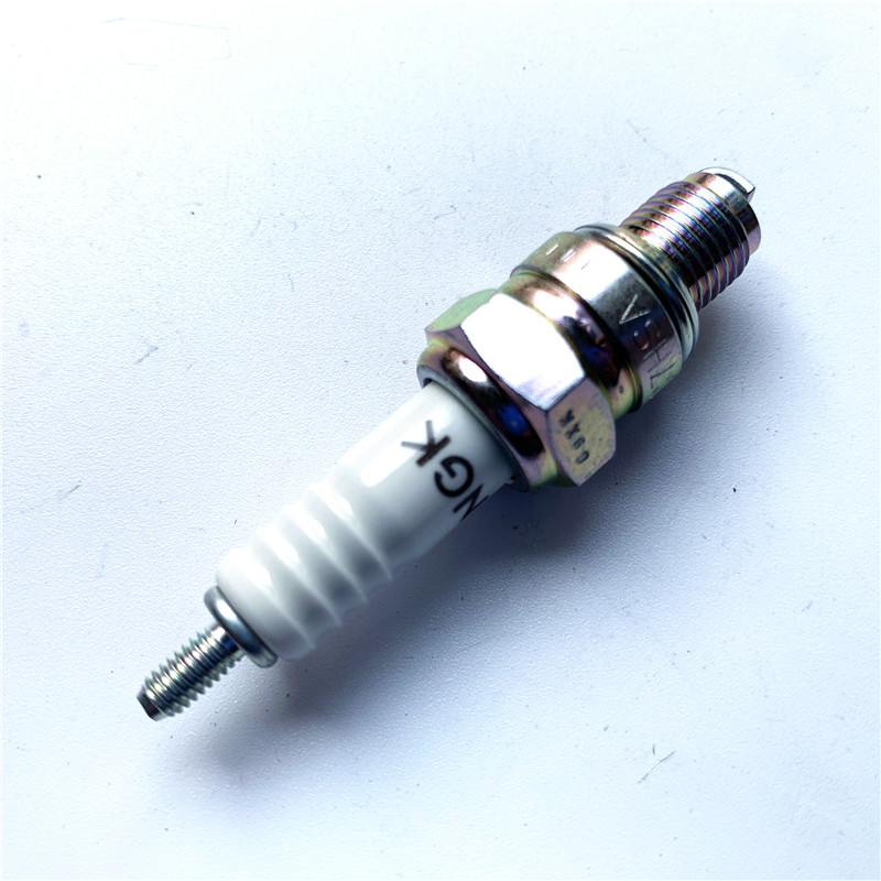 适用铃木摩托车配件骏驰GT125火花塞QS125-5ACBDEHF原装火花塞石