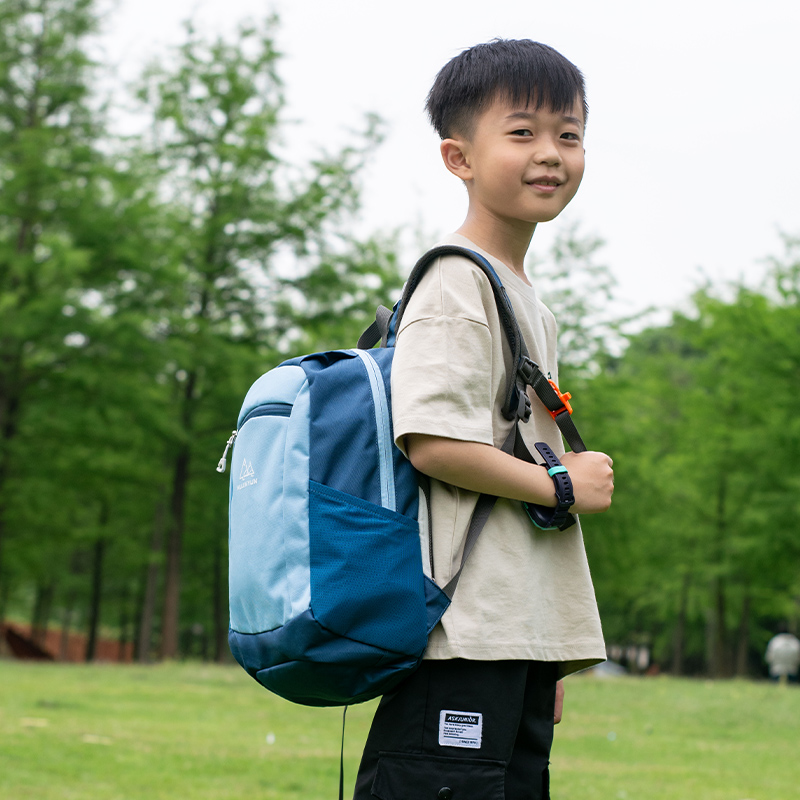 户外儿童运动背包男孩外出旅游z小学生登山双肩包轻便补习补课书