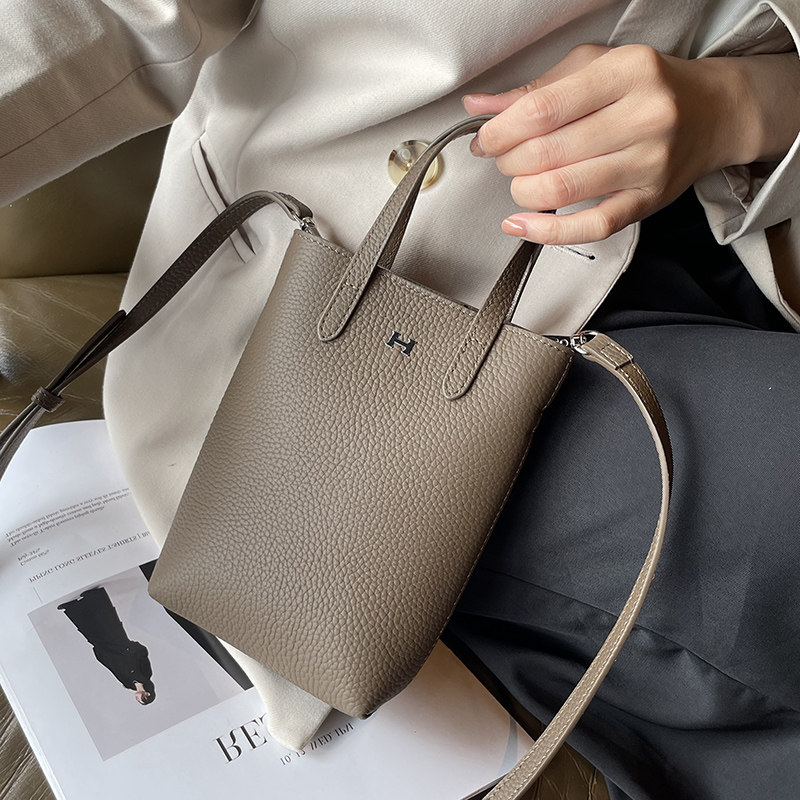 手机包女斜挎2023新款装手机的小包包高级感小巧轻便秋冬今年流行